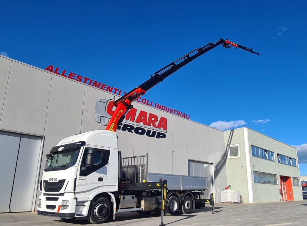 IVECO HI-WAY 460 allestito con gru PALFINGER PK 27002 SH, cestello e cassone ribaltabile trilaterale in acciaio INOX