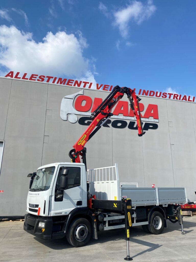 EUROCARGO 140E22 con gru PALFINGER PK 14502 SH 4 sfili base + 2 sfili d'antenna e cassone ribaltabile trilaterale