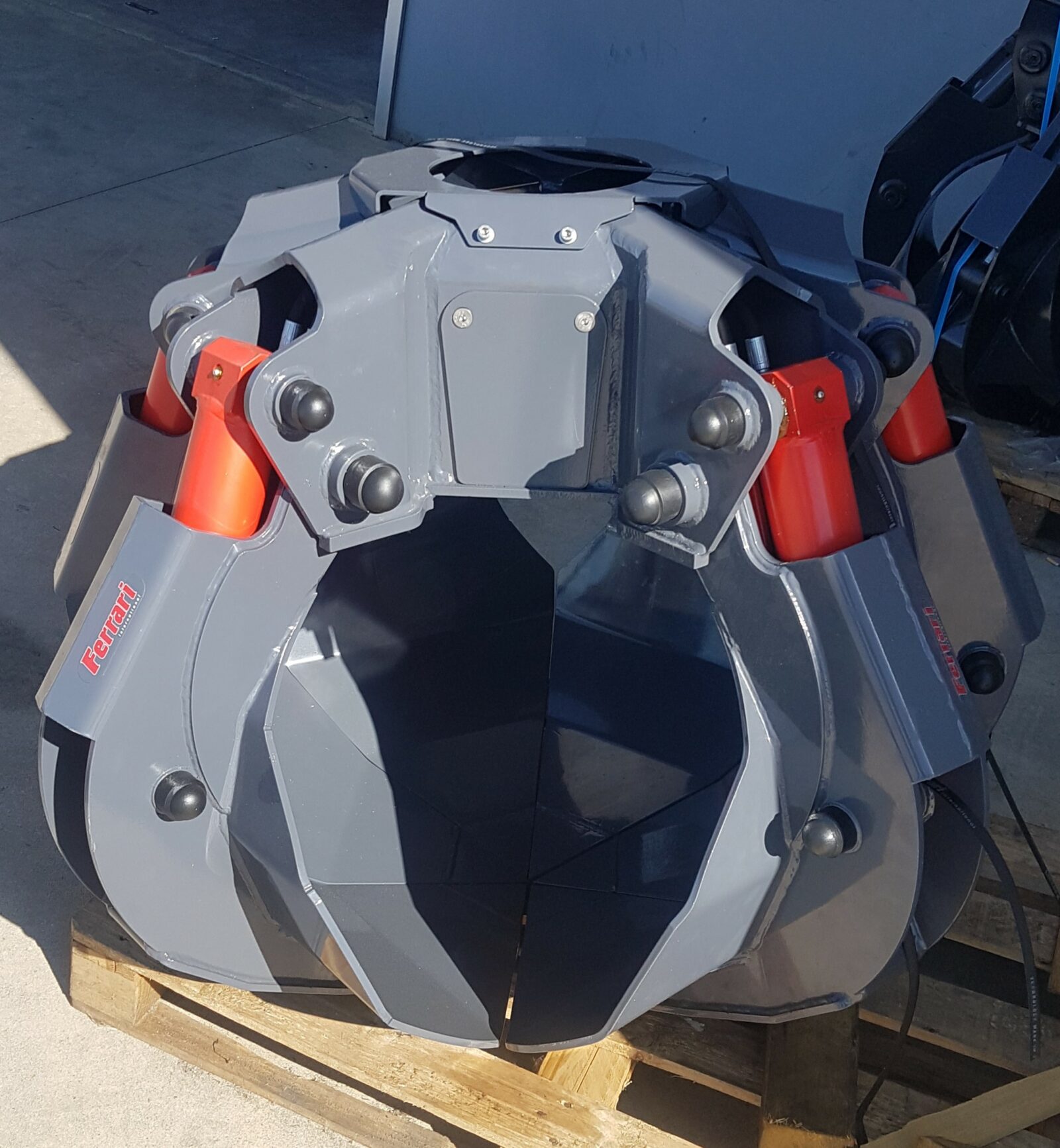 polipo 6 pale ferrari con incasso disponibile presso Omara Group srl