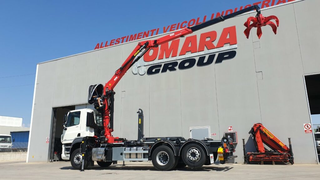 Caricatore EPSILON Q150Z96 e impianto scarrabile BOB da 26 ton su  DAF CF530